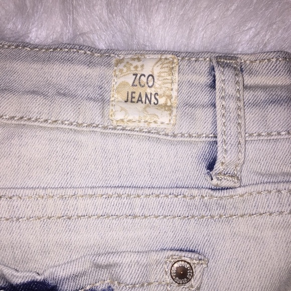ZCO Light Wash Distressed Jeans Shorts size 7 - Picture 3 of 5